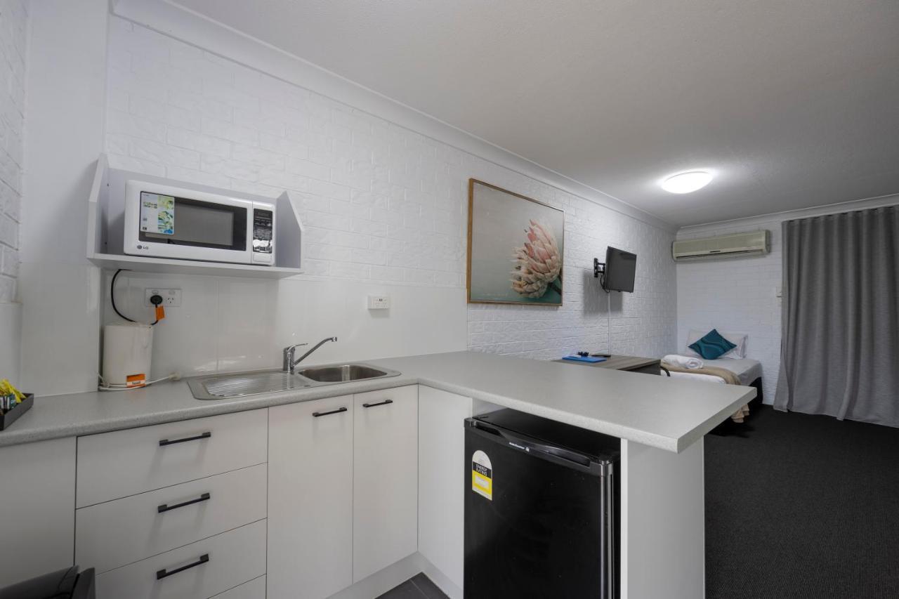 Bribie Waterways Motel Bongaree Экстерьер фото