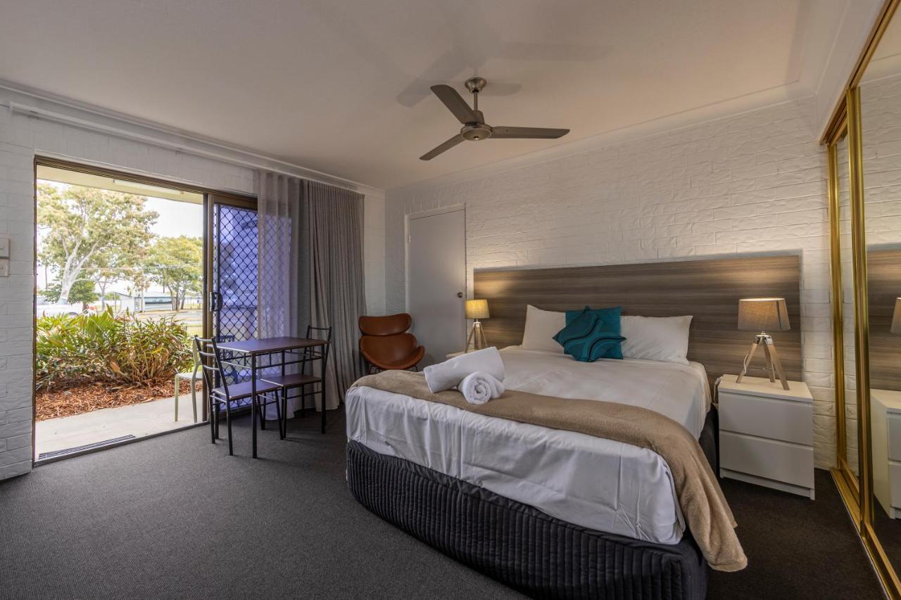 Bribie Waterways Motel Bongaree Экстерьер фото