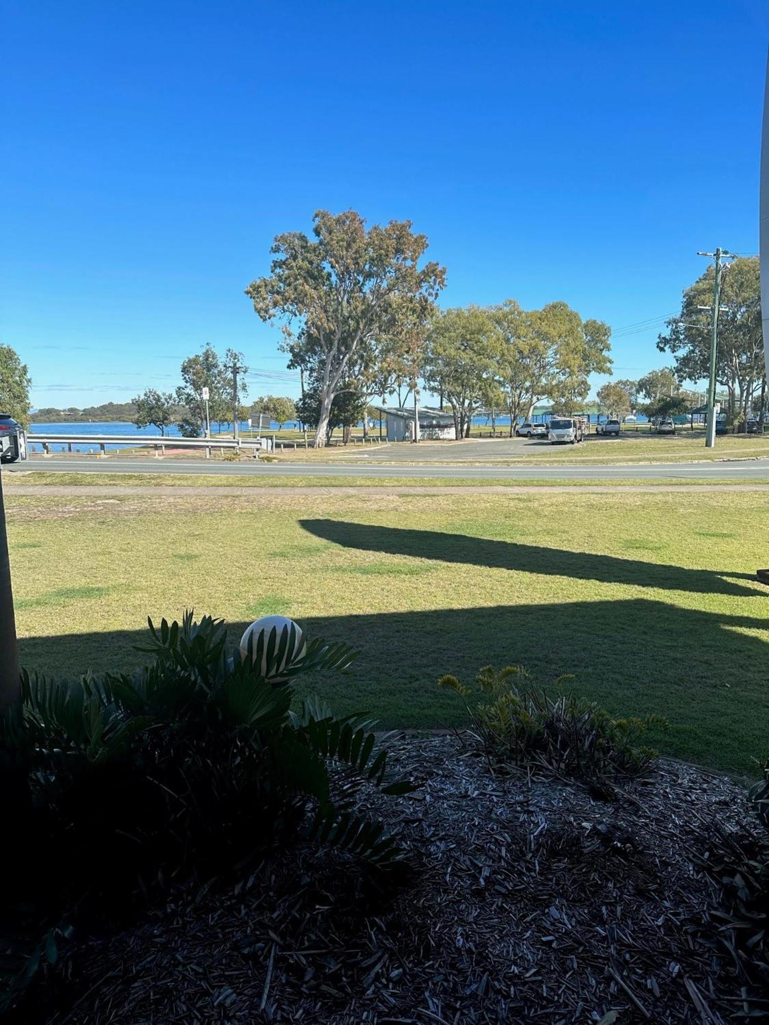 Bribie Waterways Motel Bongaree Экстерьер фото