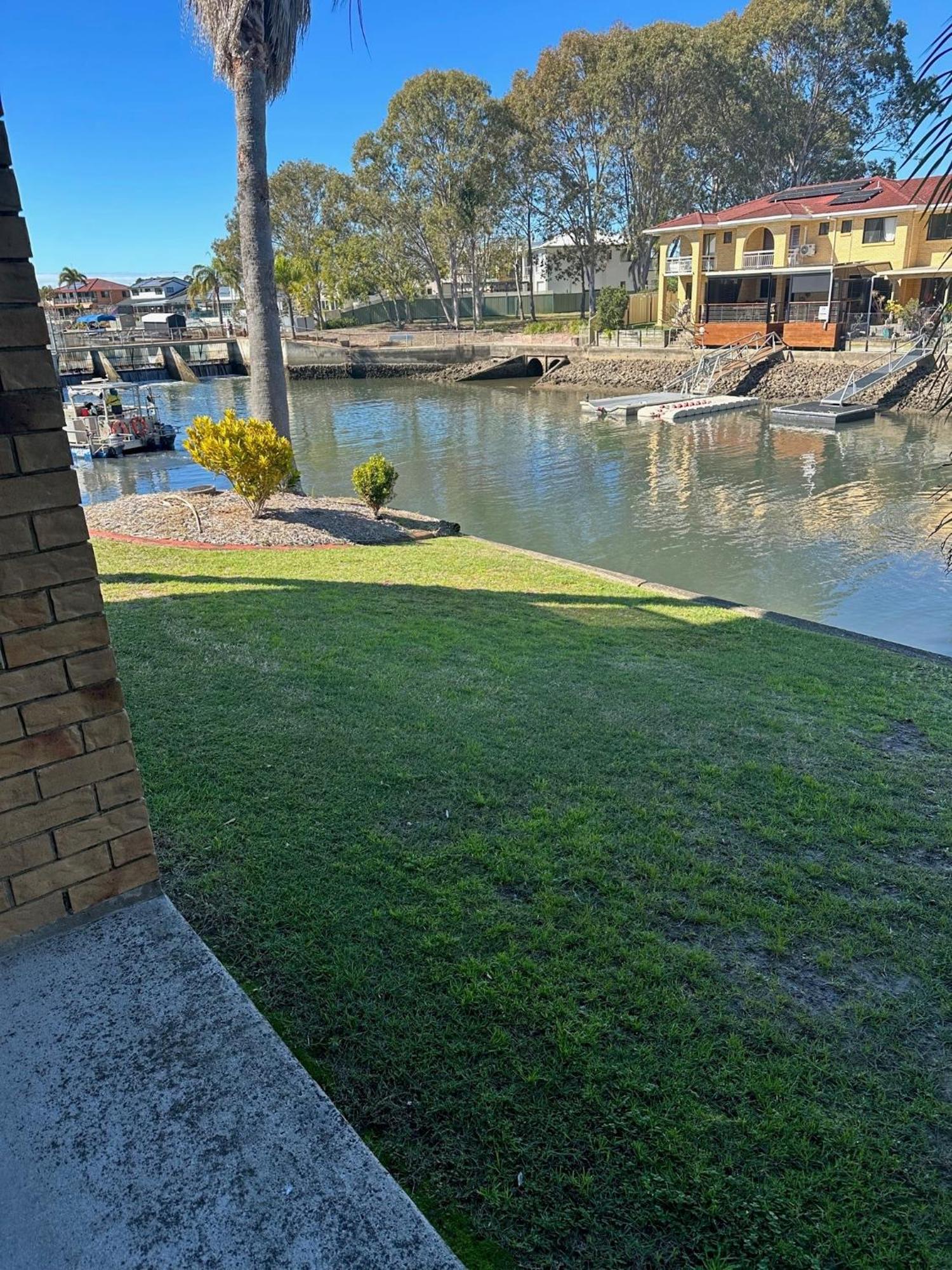 Bribie Waterways Motel Bongaree Экстерьер фото