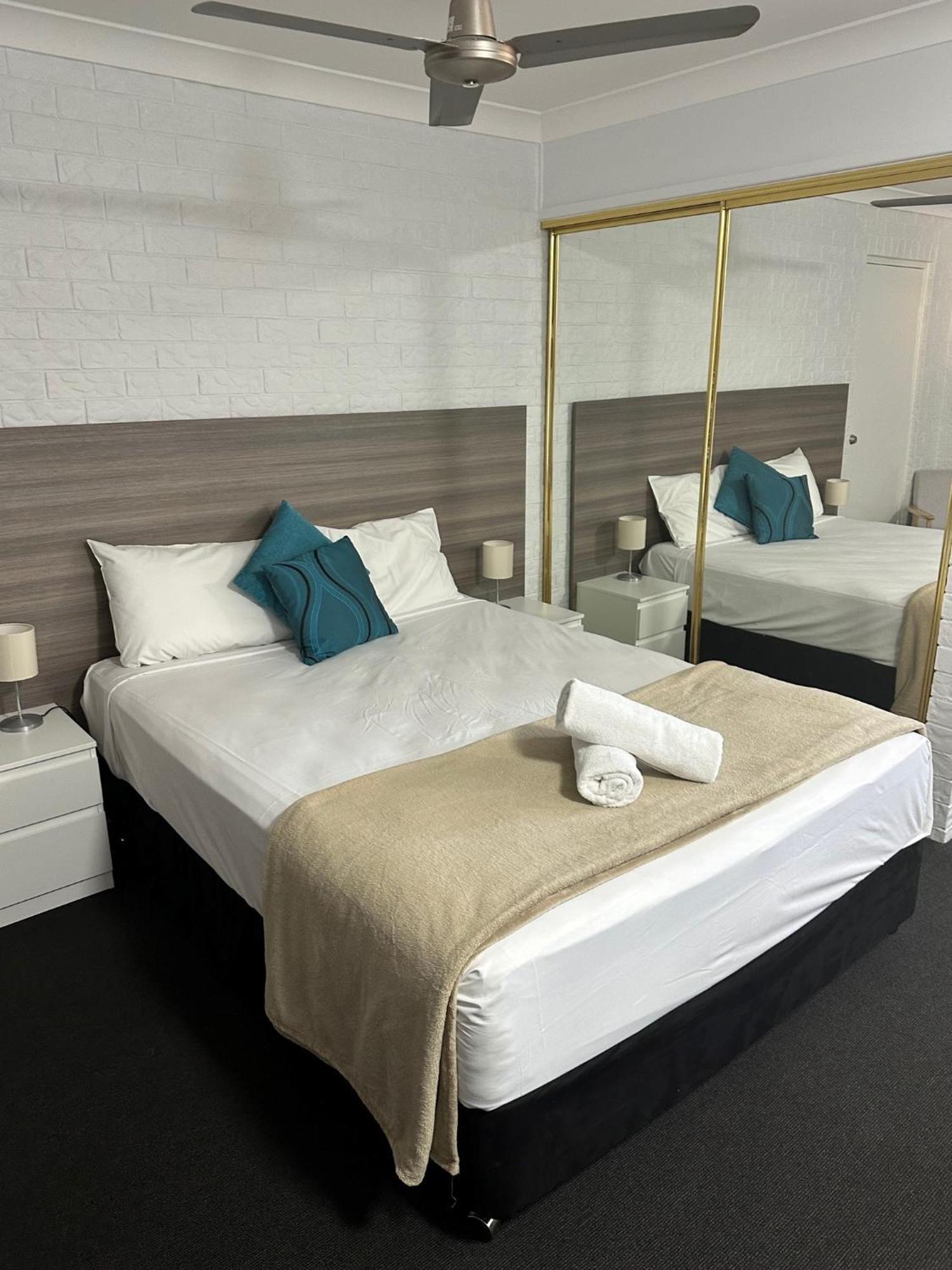 Bribie Waterways Motel Bongaree Экстерьер фото
