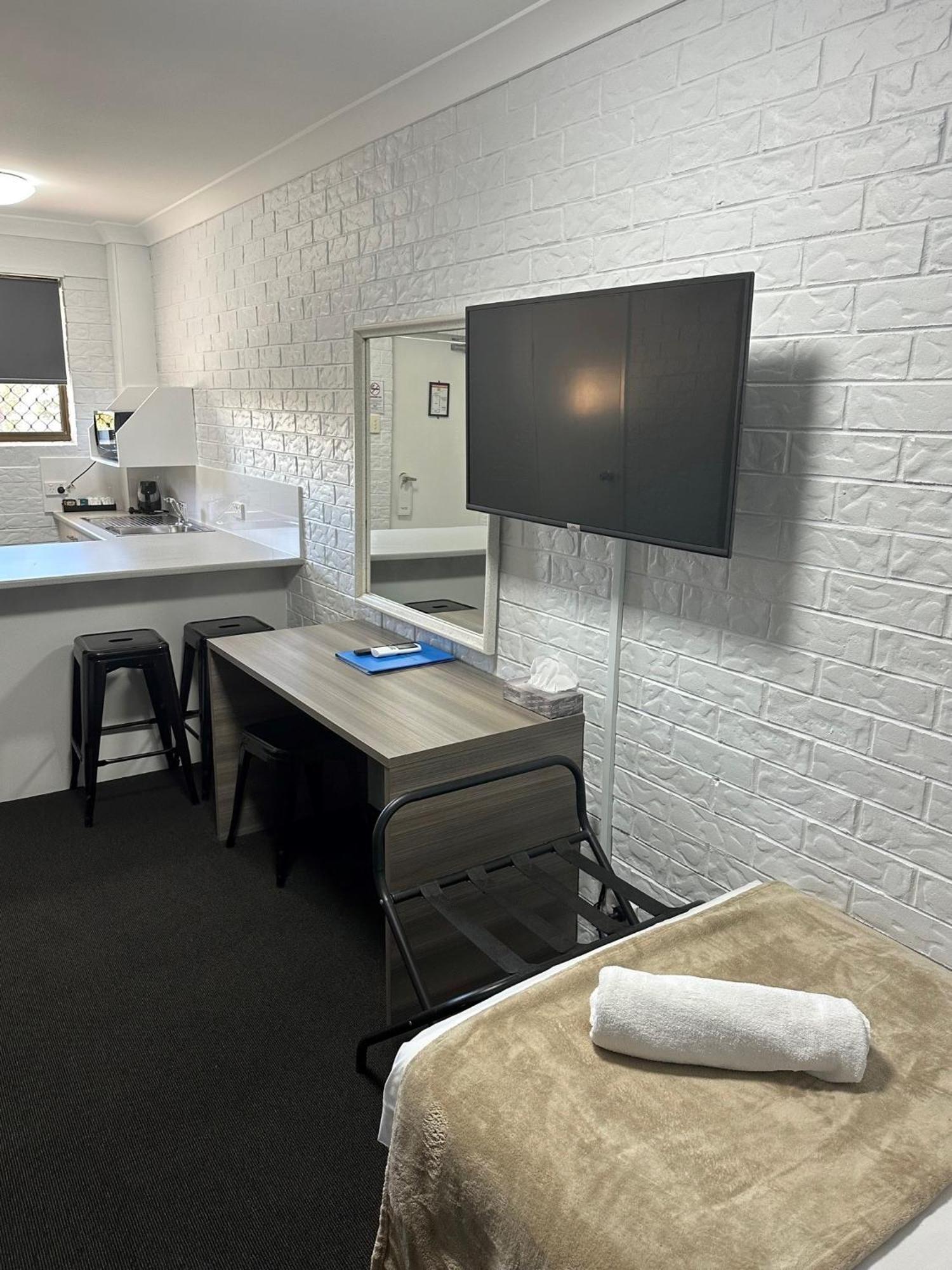 Bribie Waterways Motel Bongaree Экстерьер фото