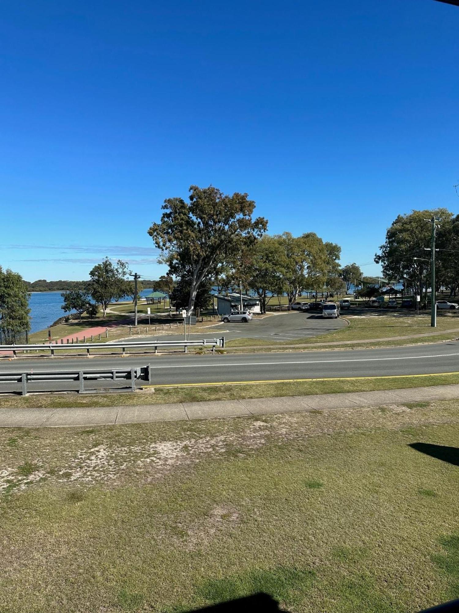 Bribie Waterways Motel Bongaree Экстерьер фото