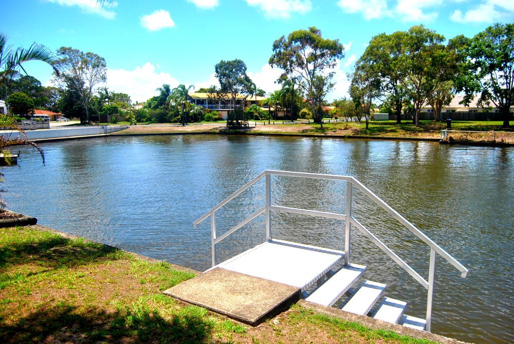 Bribie Waterways Motel Bongaree Экстерьер фото