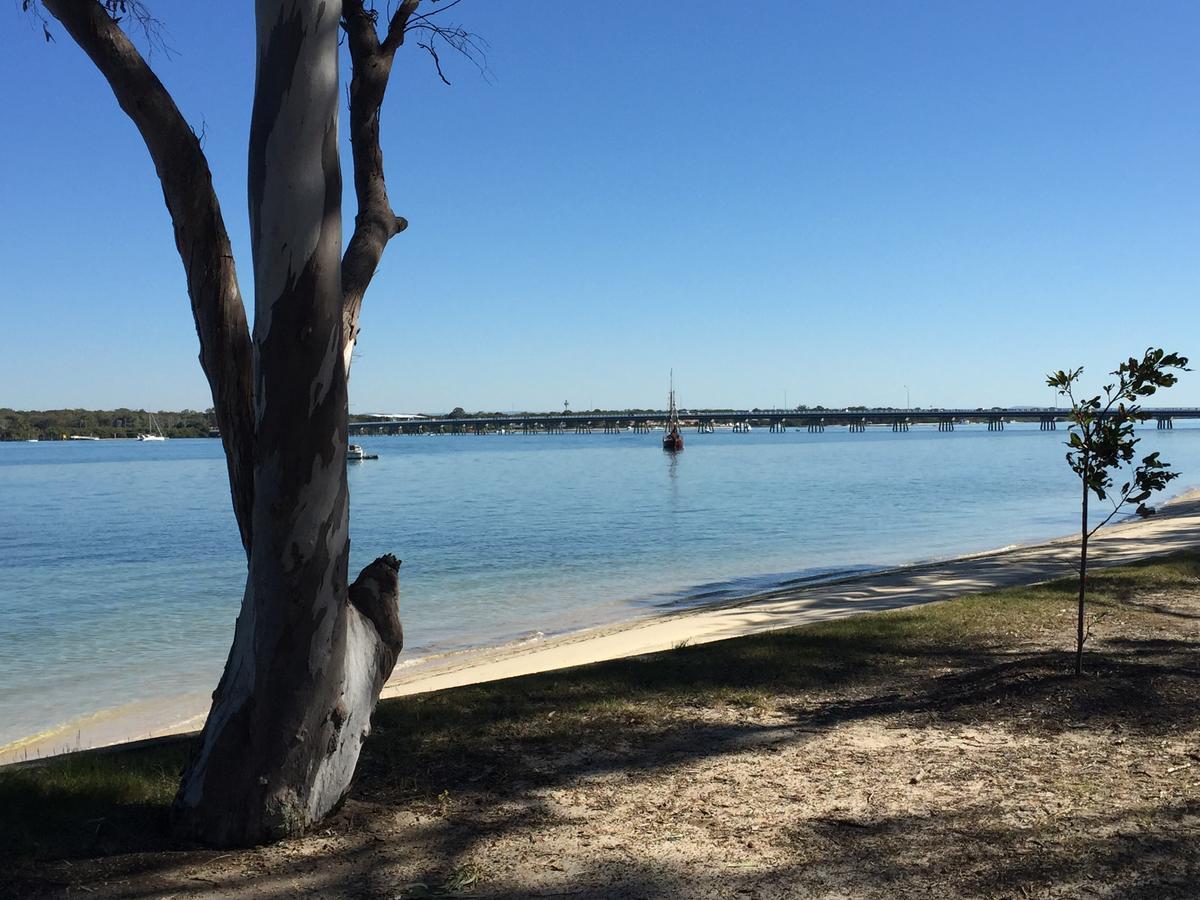 Bribie Waterways Motel Bongaree Экстерьер фото