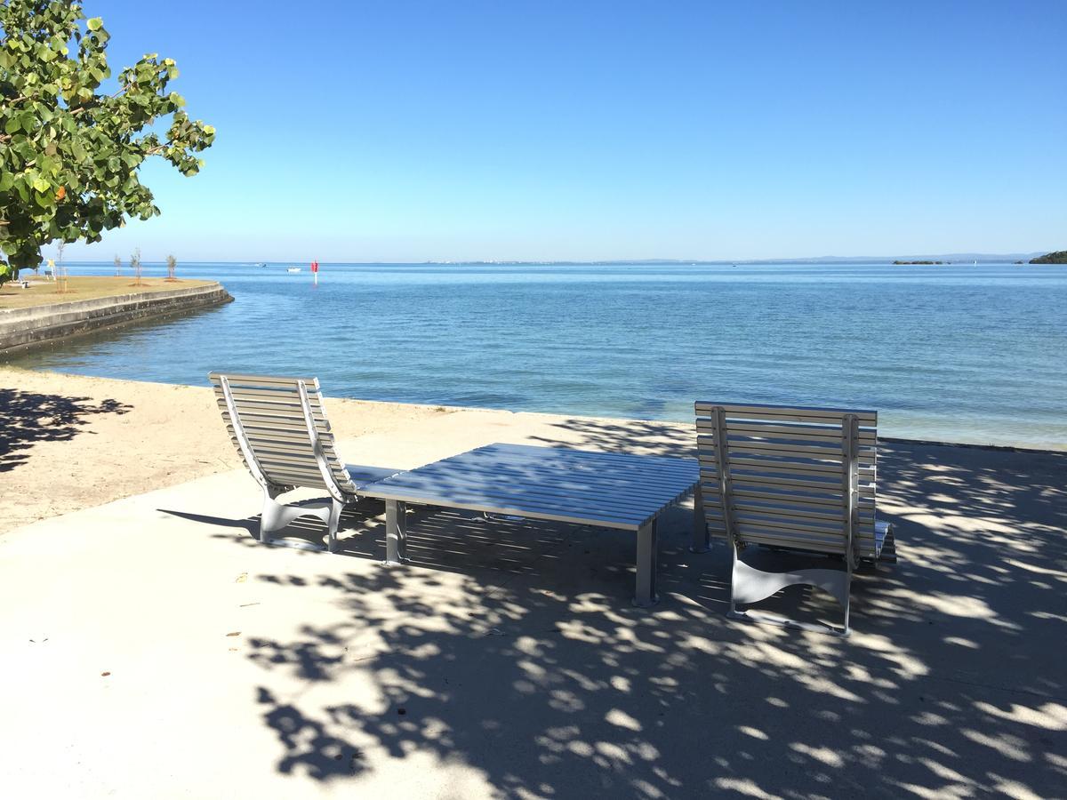 Bribie Waterways Motel Bongaree Экстерьер фото