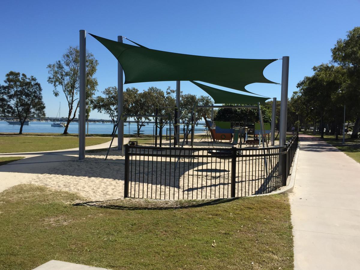 Bribie Waterways Motel Bongaree Экстерьер фото