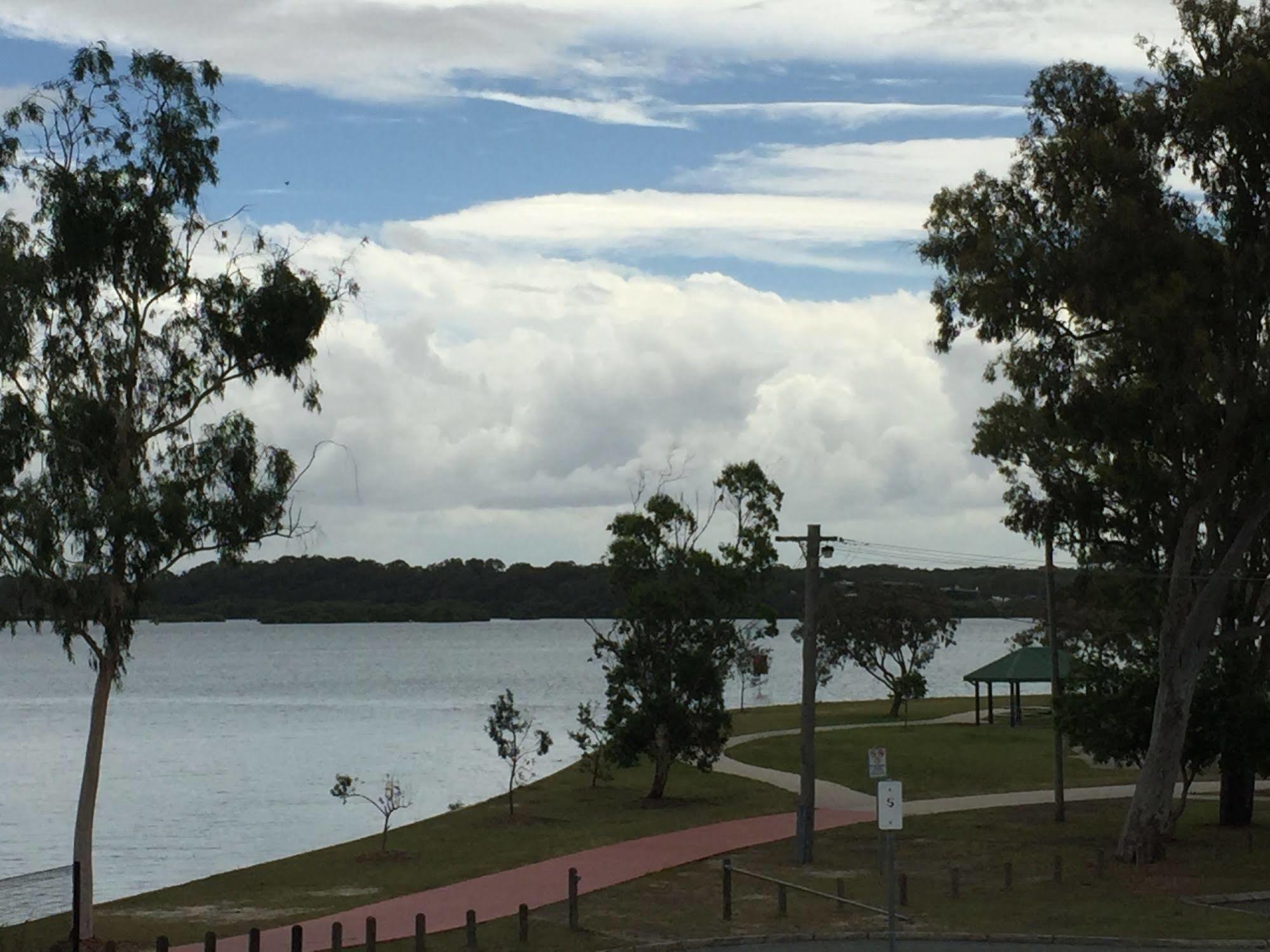 Bribie Waterways Motel Bongaree Экстерьер фото