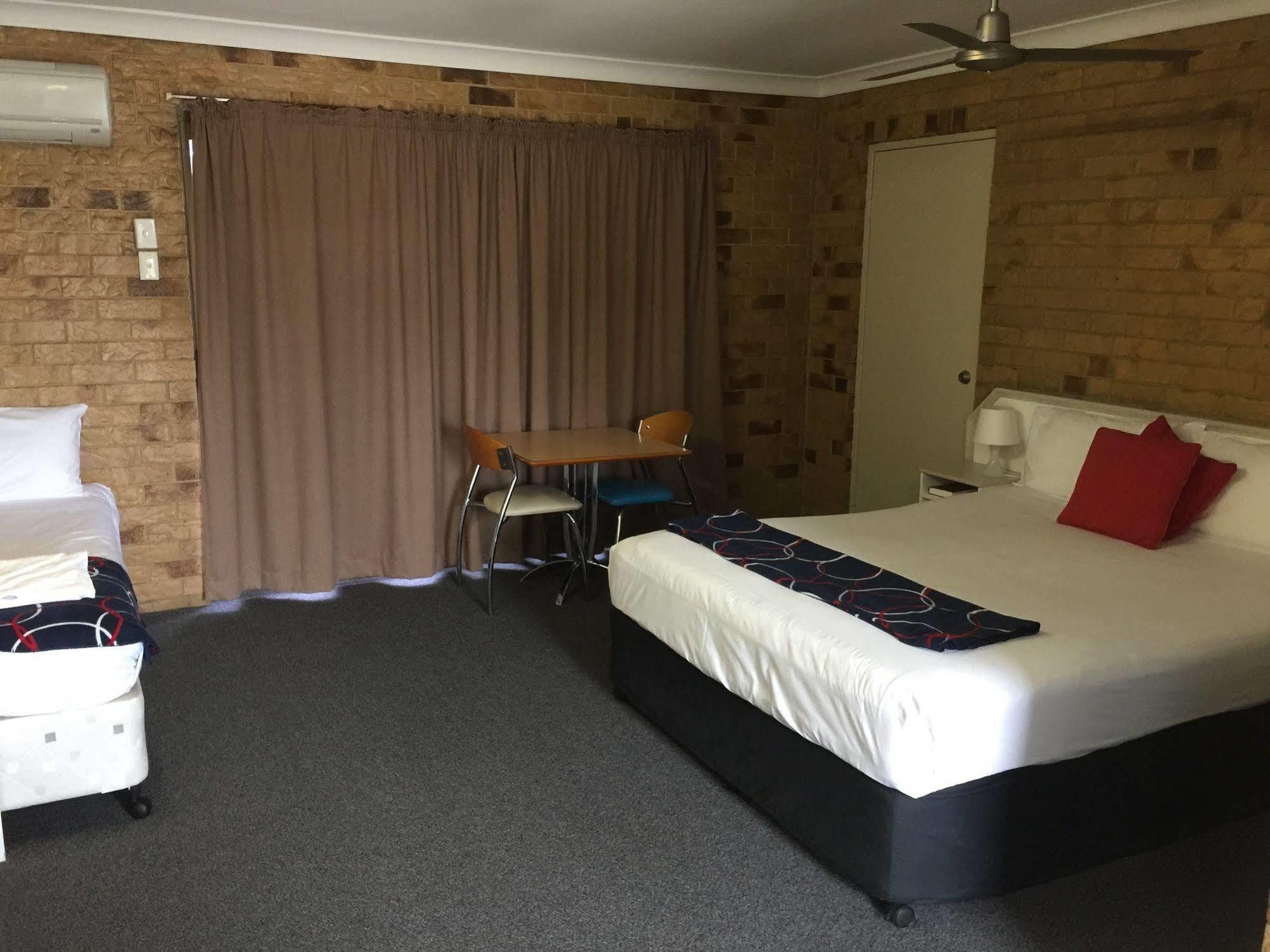 Bribie Waterways Motel Bongaree Экстерьер фото