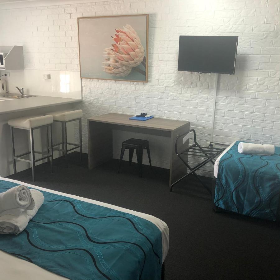 Bribie Waterways Motel Bongaree Экстерьер фото