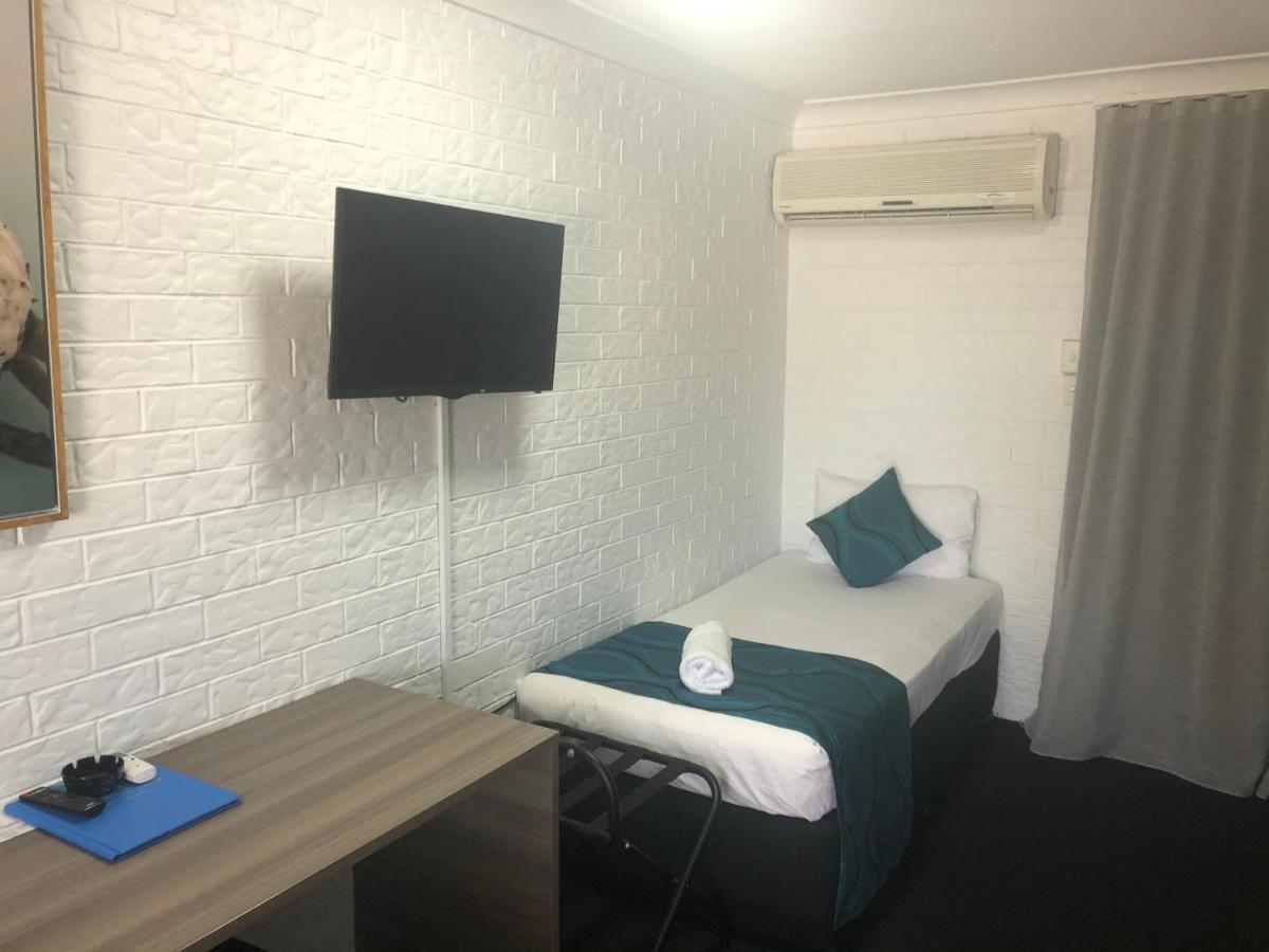 Bribie Waterways Motel Bongaree Экстерьер фото