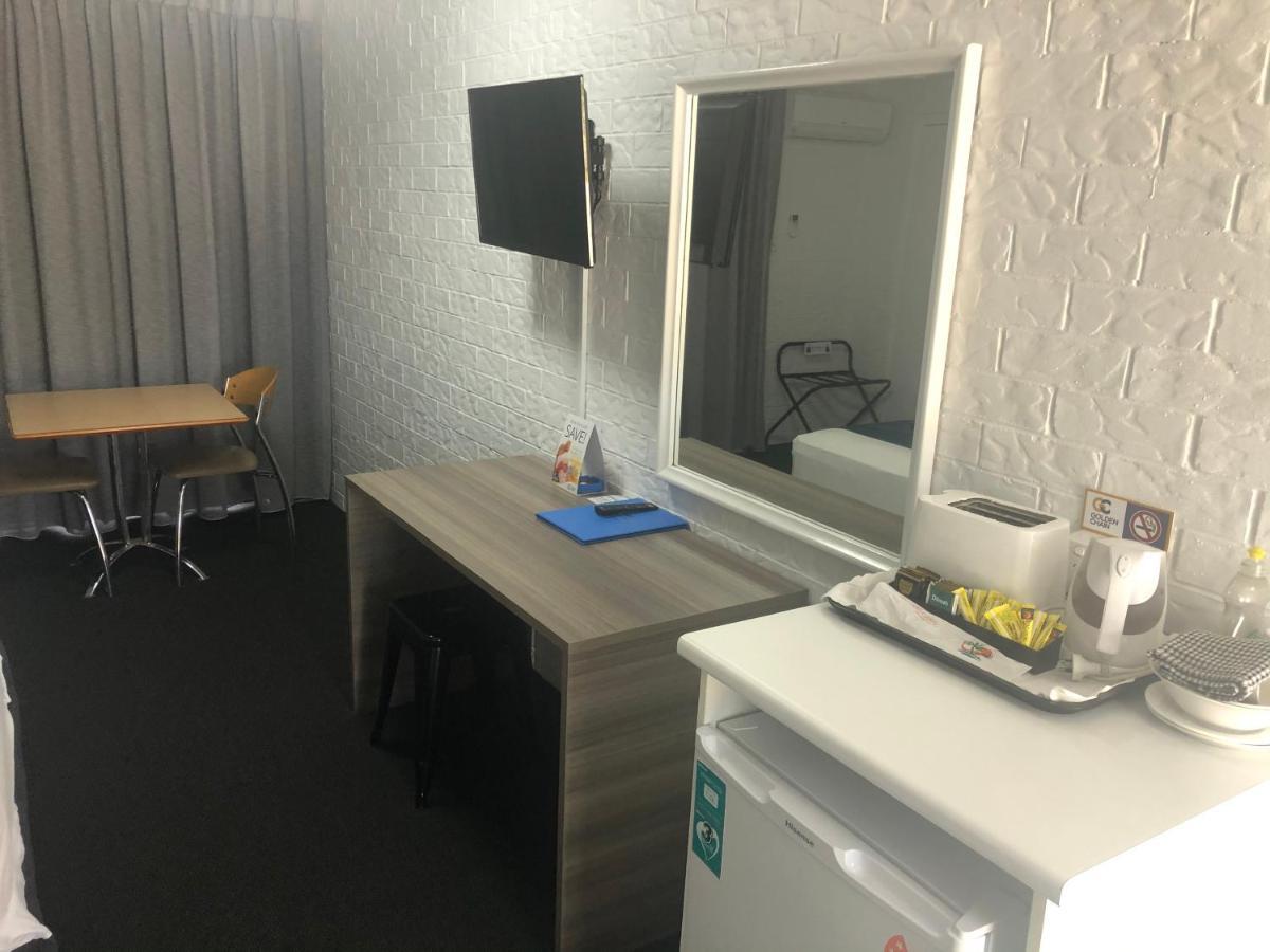 Bribie Waterways Motel Bongaree Экстерьер фото