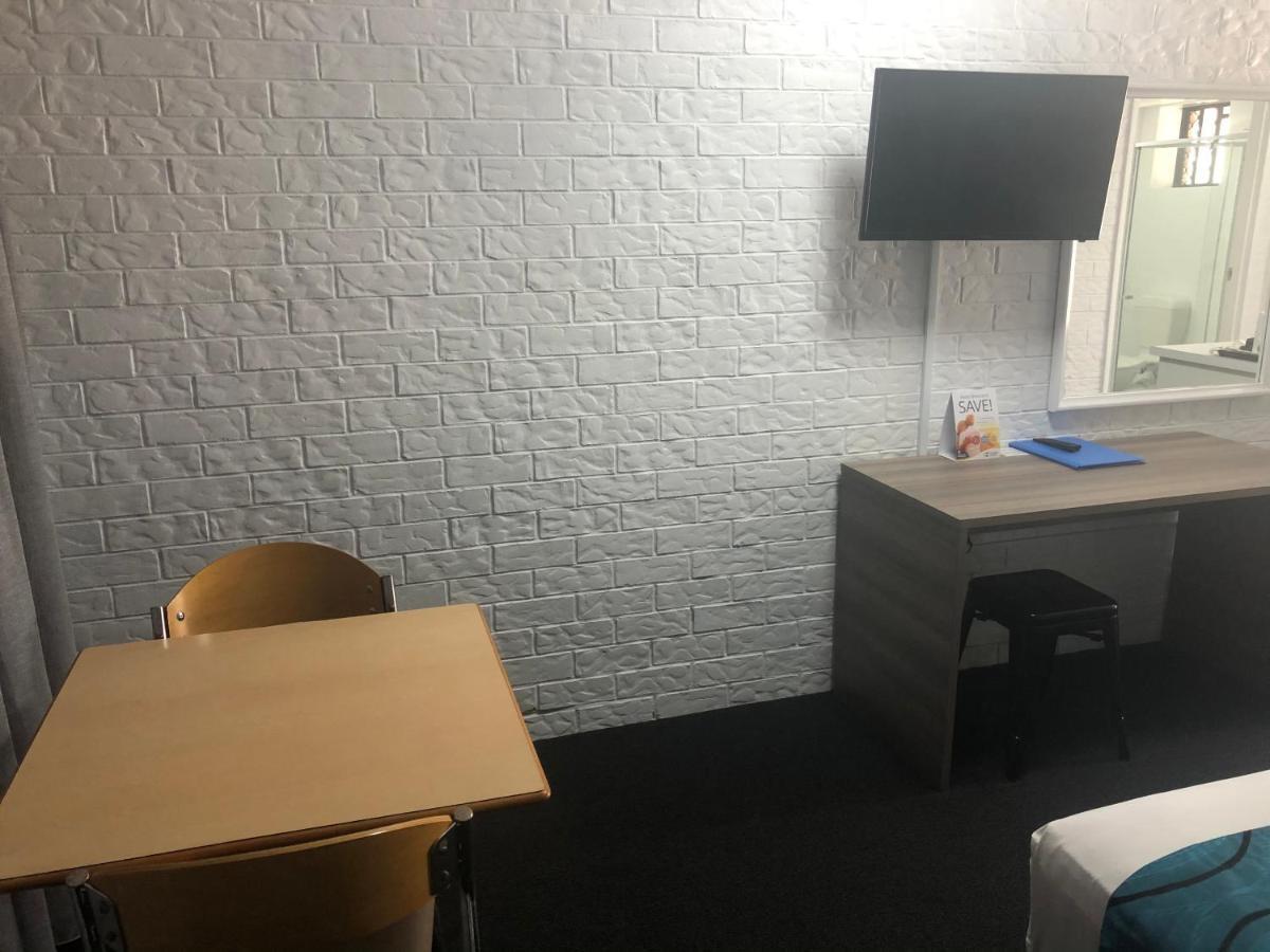 Bribie Waterways Motel Bongaree Экстерьер фото