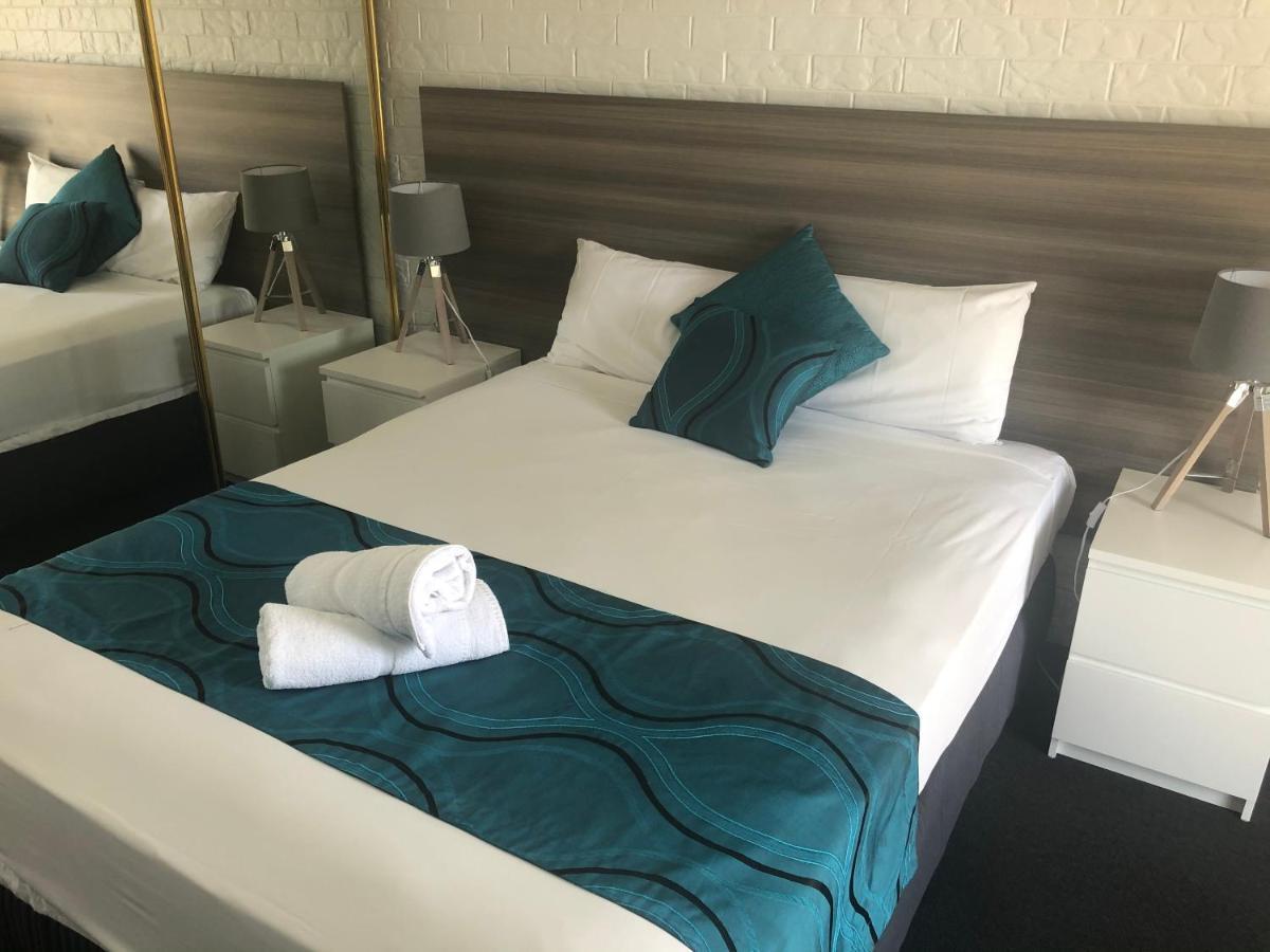 Bribie Waterways Motel Bongaree Экстерьер фото