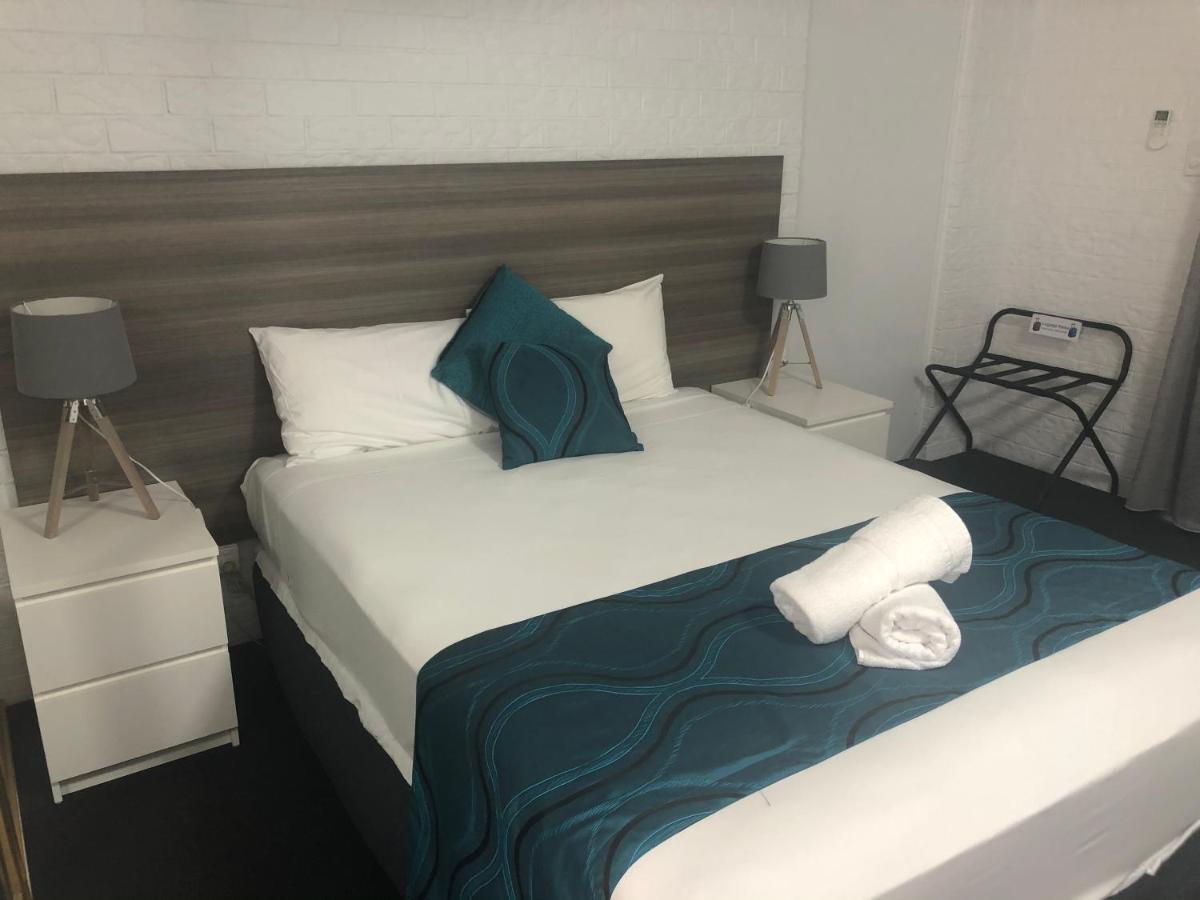 Bribie Waterways Motel Bongaree Экстерьер фото