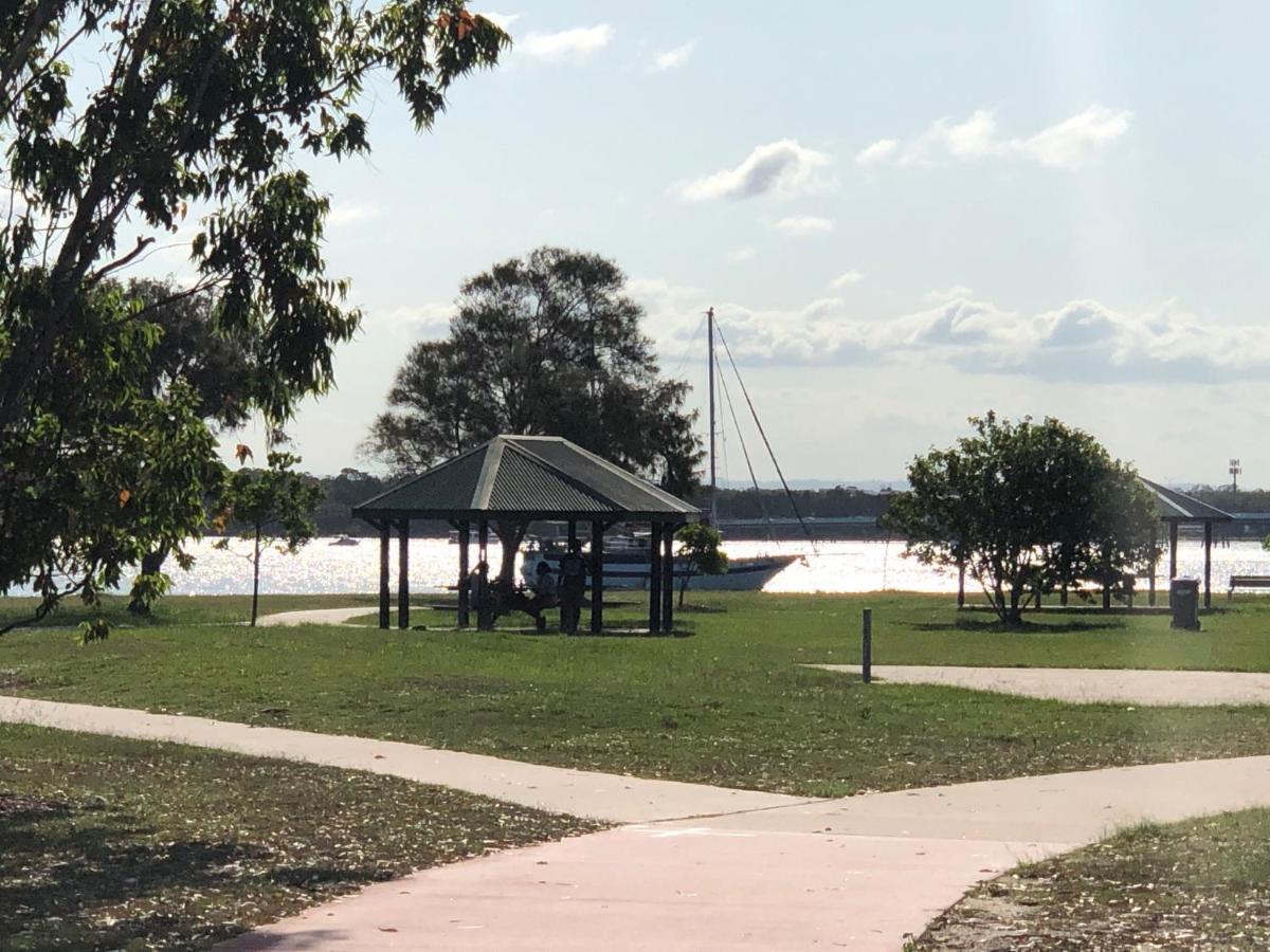 Bribie Waterways Motel Bongaree Экстерьер фото
